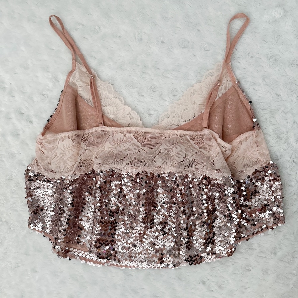 NWT- FREE PEOPLE Right Rhythm Sequin Cami Top ||
CHAMPAGNE COMBO - Picture 6 of 13